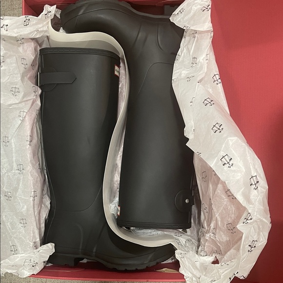 HUNTER Matte Black Tall Boots ✨ - Picture 3 of 4